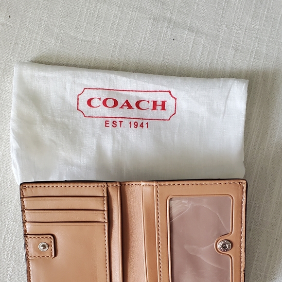 Coach Off White Leather Mini Wallet - Picture 5 of 6